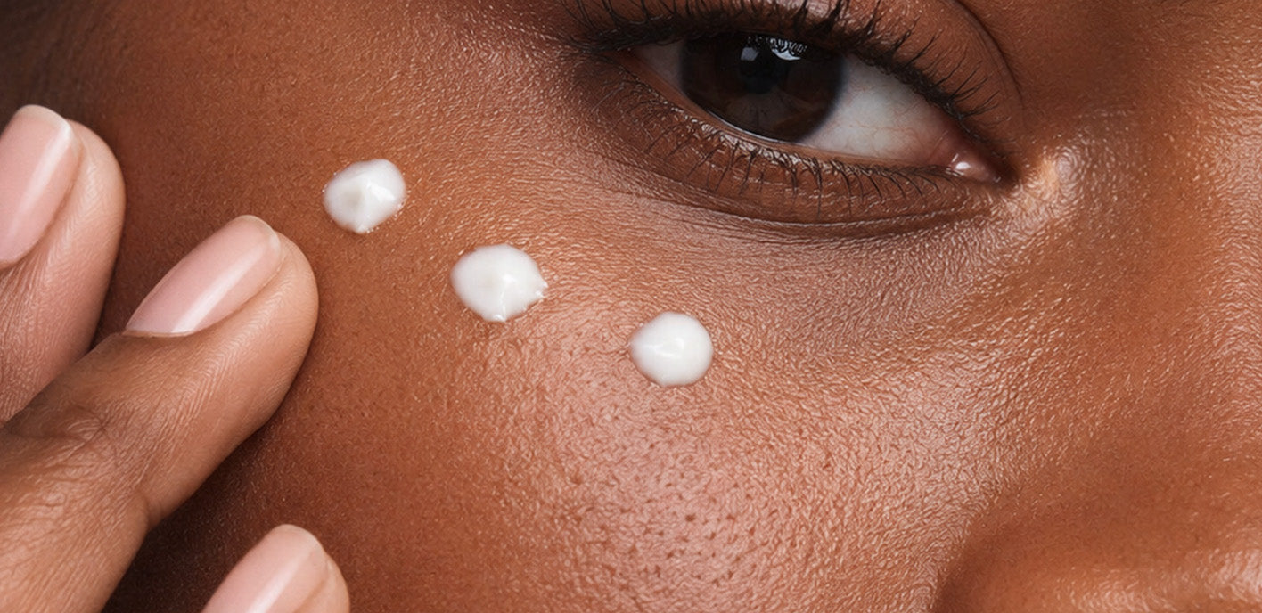 Peau qui brille en été : comment retrouver un teint net sans agresser sa peau