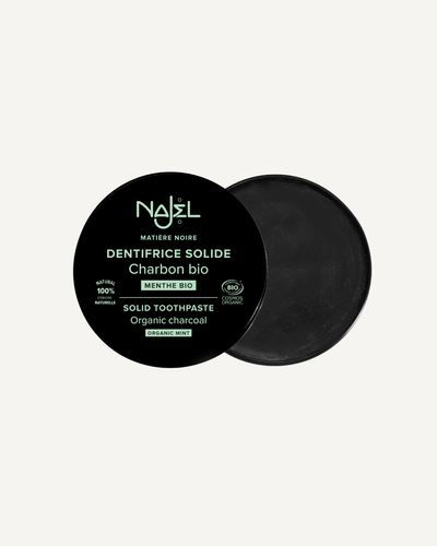 Solid toothpaste with organic charcoal